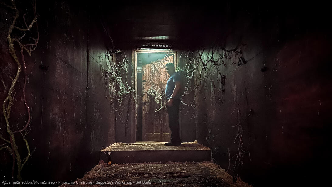 Pinocchio Unstrung - Geppetto's Workshop - Corridor Section