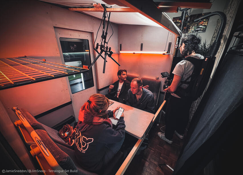 Tetralogue: I'm Right. You're Wrong - feature - train compartment - Filming