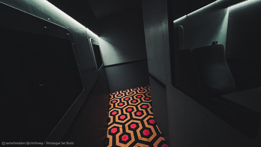 Tetralogue: I'm Right. You're Wrong - feature - train compartment - Filming