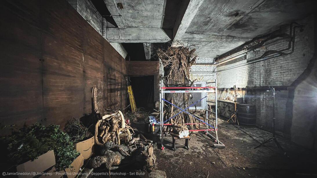 Pinocchio Unstrung - Converting Geppettos Workshop into the Hydroponic Lab Set