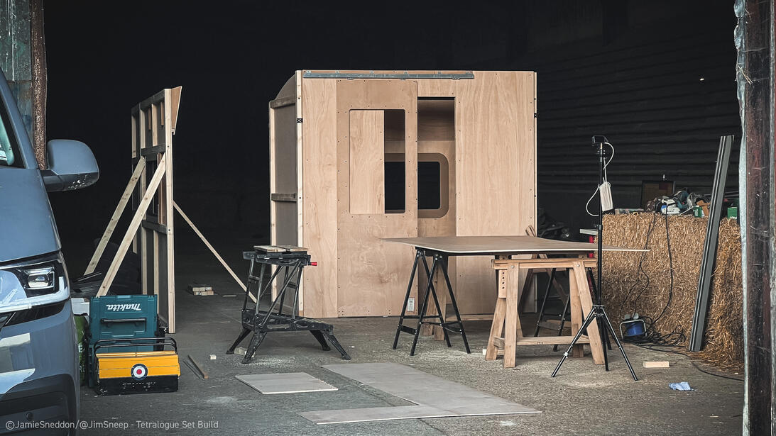 Tetralogue: I'm Right. You're Wrong - feature - train compartment - Set Build