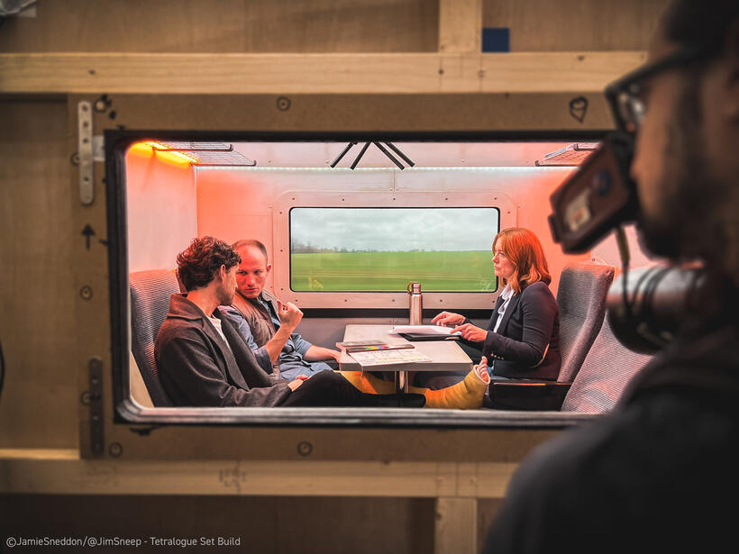 Tetralogue: I'm Right. You're Wrong - feature - train compartment - Filming